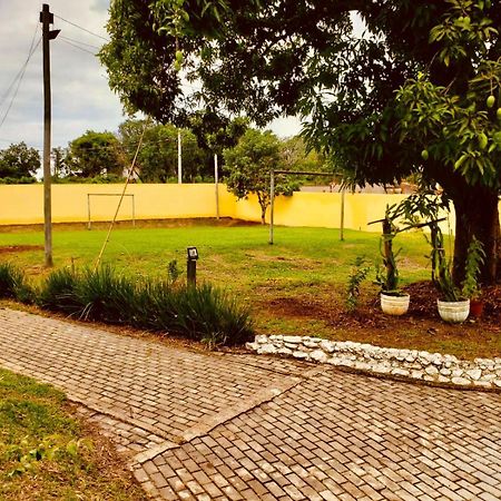 Chacara Charmosa Com Piscina, Campo De Futebol Villa กวาราชินเกตา ภายนอก รูปภาพ