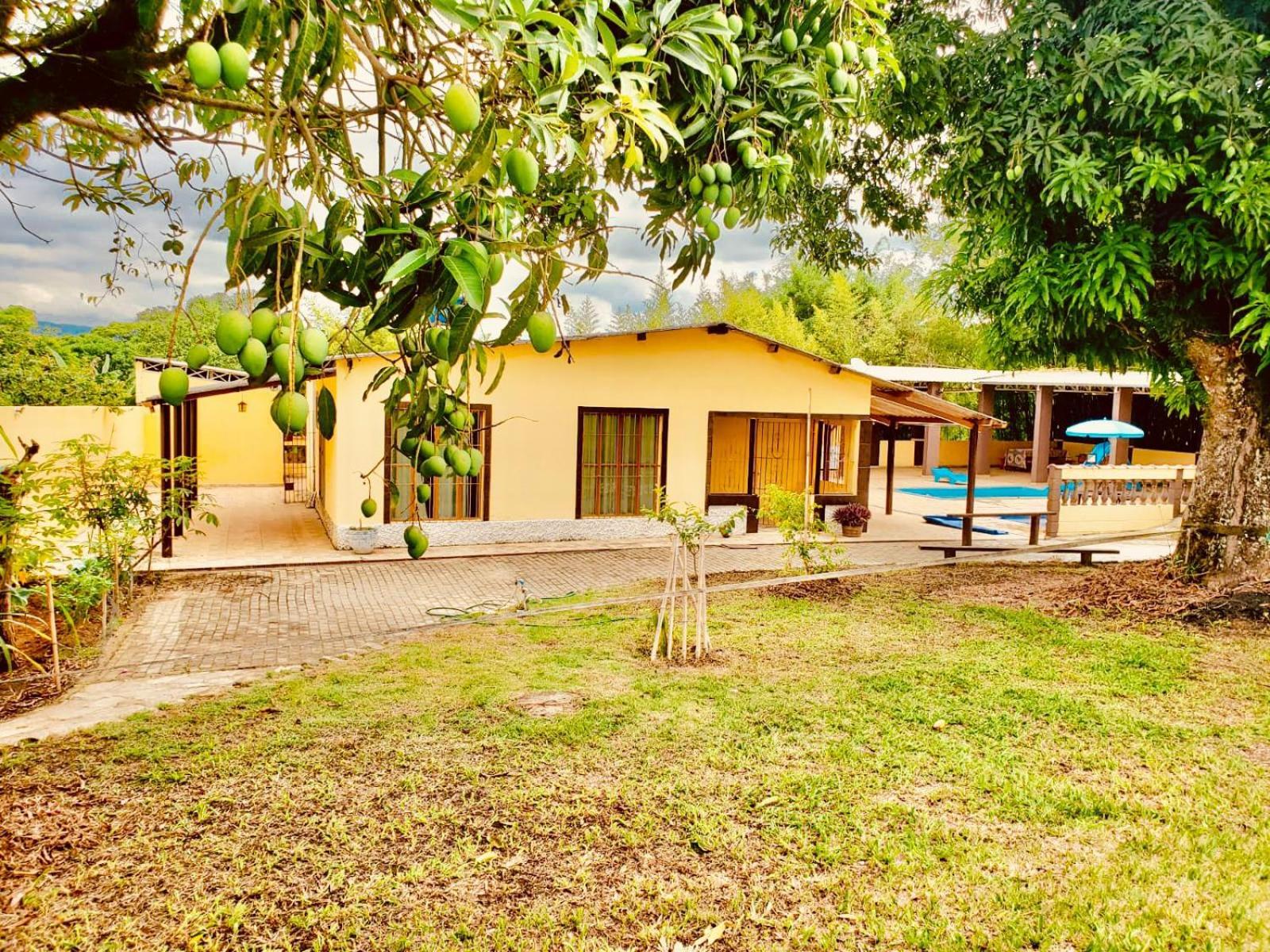 Chacara Charmosa Com Piscina, Campo De Futebol Villa กวาราชินเกตา ภายนอก รูปภาพ