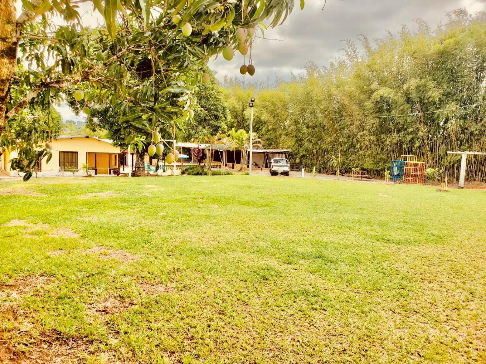 Chacara Charmosa Com Piscina, Campo De Futebol Villa กวาราชินเกตา ภายนอก รูปภาพ