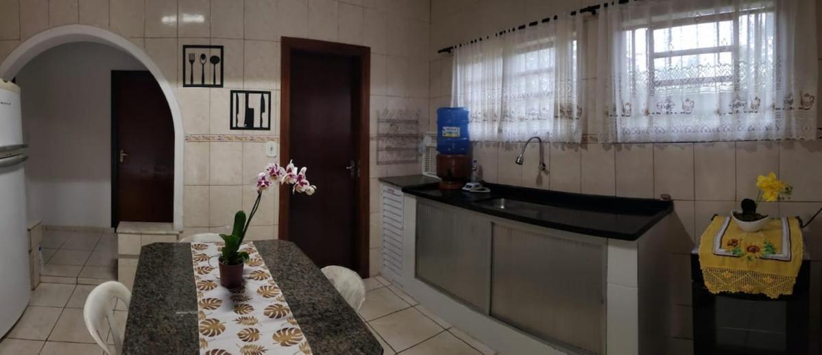 Chacara Charmosa Com Piscina, Campo De Futebol Villa กวาราชินเกตา ภายนอก รูปภาพ